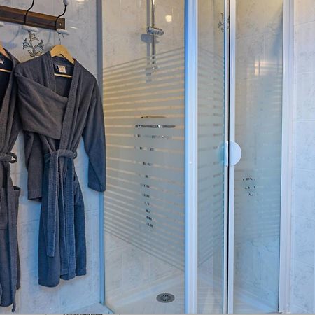 Les Pierres Bleues Bed & Breakfast Saint-Coulitz Екстериор снимка