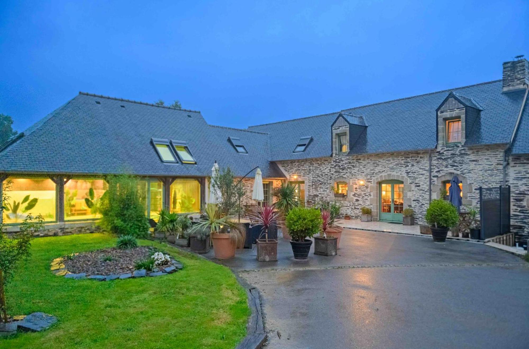 Les Pierres Bleues Bed & Breakfast Saint-Coulitz Екстериор снимка